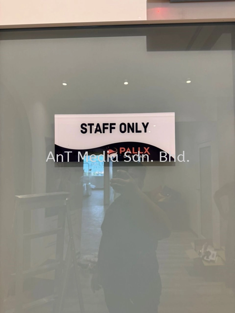 PALLX DENTAL (Acrylic Signage)
