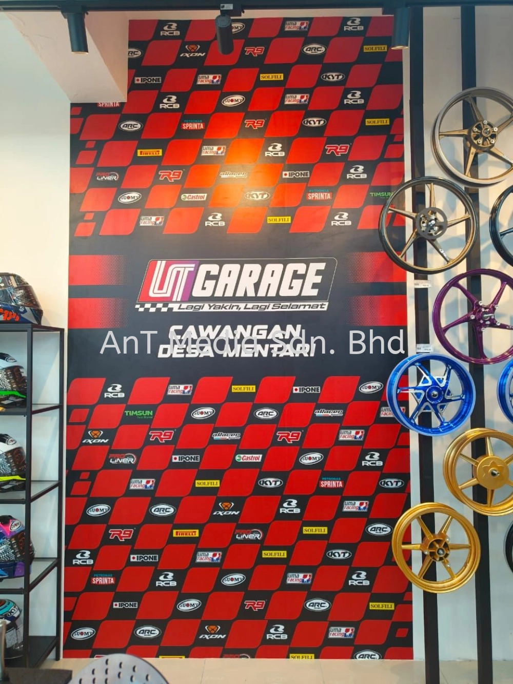 Transform Your Retail Space with Custom Wall Wraps!